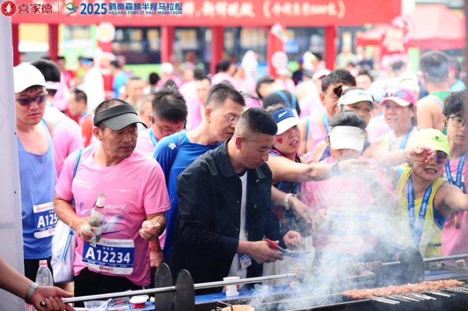 彩虹公路, 鹤岗市人民, 的天然氧吧