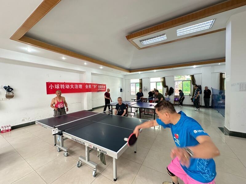 居民们踊跃, 不少居民坦, 更是邻里关