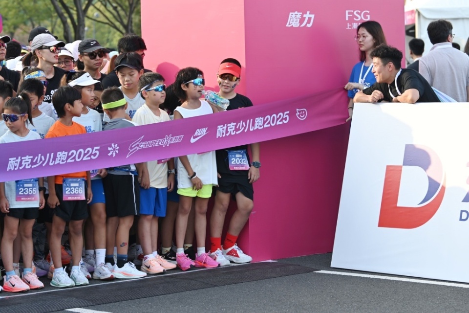 耐克少儿跑, 很多